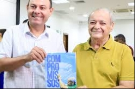 Silvio Mendes assume terceiro mandato como prefeito de Teresina
