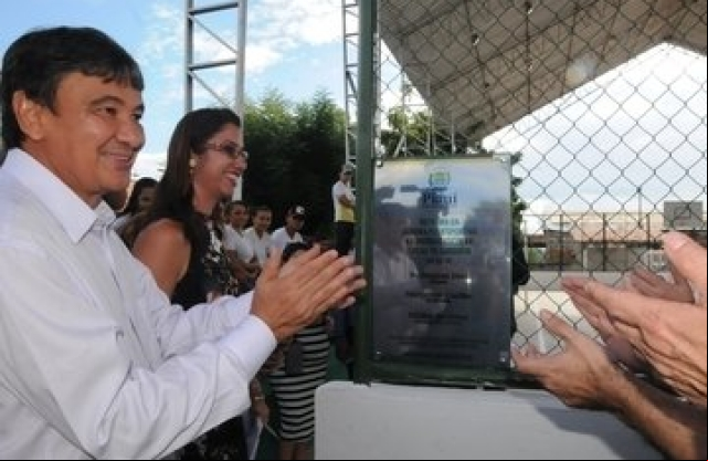 Governador inaugura escola e vistoria obras na cidade de UniÃ£o
