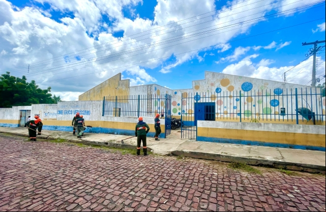MutirÃ£o de Limpeza ConcluÃ­do em Escolas e CMEIs da Zona Sudeste

