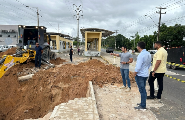 SDU Sul inicia intervenÃ§Ã£o para recuperaÃ§Ã£o do canteiro central da Avenida Henry Wall de Carvalho
