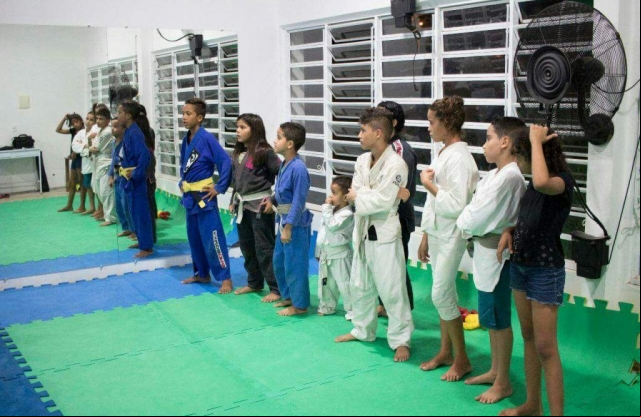Academia de saÃºde firma parceria com projeto de jiu-jitsu para comunidade
