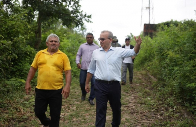 Prefeito visita famÃ­lias do Parque RodoviÃ¡rio e afirma que causas da tragÃ©dia serÃ£o apuradas
