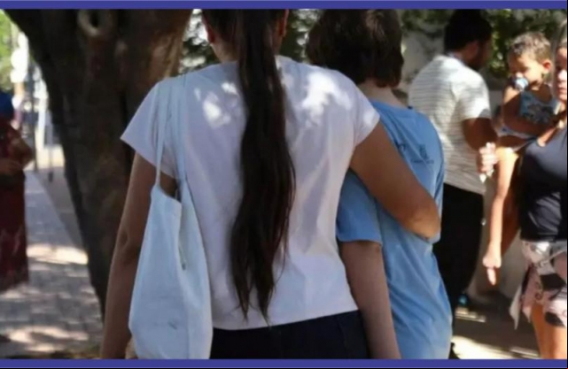 Adolescente de 15 anos invade escola e esfaqueia advogada mÃ£e de aluno
