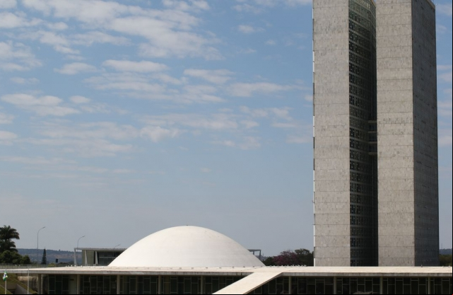 Senado aprova em votaÃ§Ã£o simbÃ³lica projeto do Desenrola
