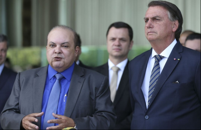 Bolsonaro recebe apoio do governador reeleito do Distrito Federal
