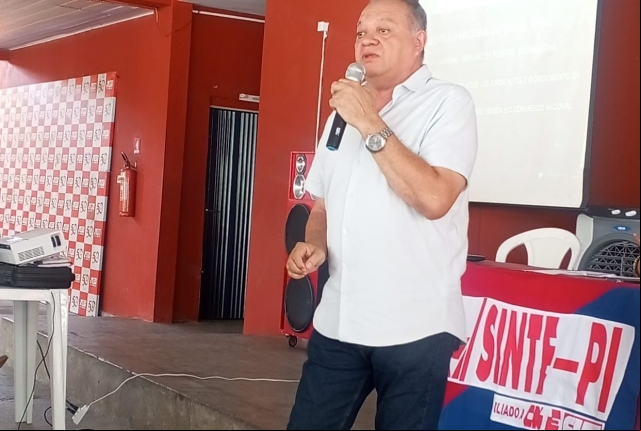 JoÃ£o Correia lanÃ§a prÃ©-candidatura Ã  presidÃªncia do SINTE-PI com proposta de resgate da luta sindical

